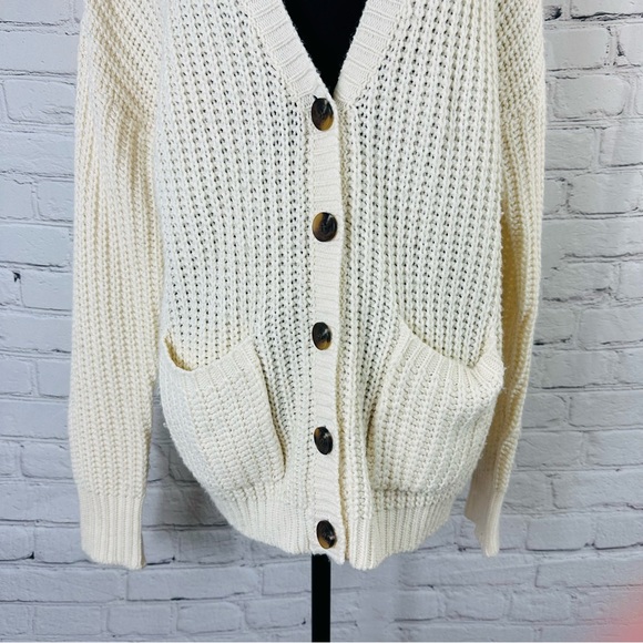 BDG Cardigan Cream Button Down Women Sweater. Size (M) - Picture 4 of 9